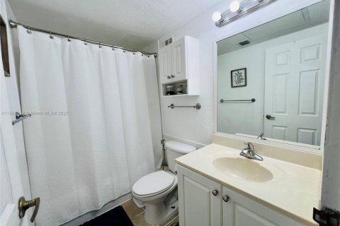 Condo in Hollywood, Florida, 1 bedroom  № 1957680 - photo 20