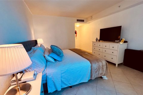 Condo in Hollywood, Florida, 1 bedroom  № 1957680 - photo 19