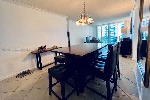 Condo in Hollywood, Florida, 1 bedroom  № 1957680 - photo 9