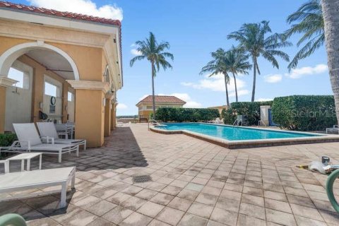 Condo in West Palm Beach, Florida, 2 bedrooms  № 1906991 - photo 4