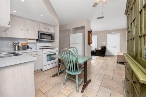 House in Seminole, Florida 2 bedrooms, 71.07 sq.m. № 1780344 - photo 3