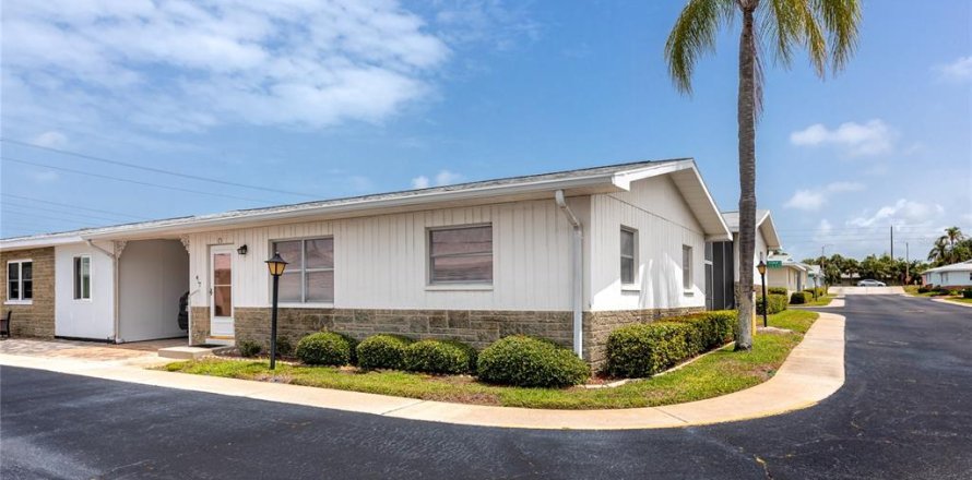 House in Seminole, Florida 2 bedrooms, 71.07 sq.m. № 1780344