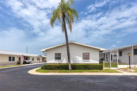 House in Seminole, Florida 2 bedrooms, 71.07 sq.m. № 1780344 - photo 8