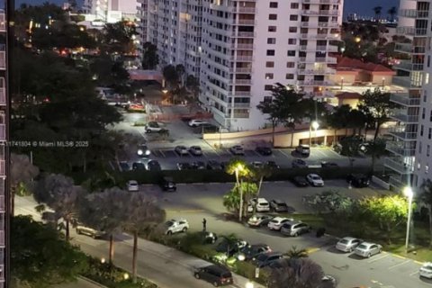 Copropriété à vendre à Sunny Isles Beach, Floride: 2 chambres, 114.55 m2 № 1865309 - photo 12