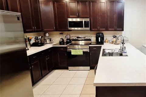 Adosado en venta en Kissimmee, Florida, 3 dormitorios, 163.69 m2 № 2344647 - foto 10