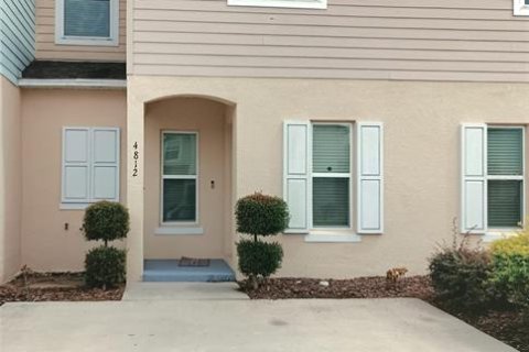 Adosado en Kissimmee, Florida 3 dormitorios, 163.69 m2 № 2344647