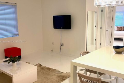 Condo in Miami Beach, Florida, 1 bedroom  № 1939823 - photo 3