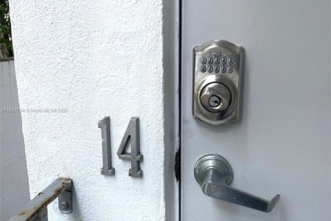 Condo in Miami Beach, Florida, 1 bedroom  № 1939823 - photo 18