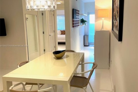 Condo in Miami Beach, Florida, 1 bedroom  № 1939823 - photo 2