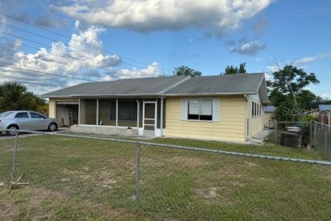 House in Ocala, Florida 2 bedrooms, 104.05 sq.m. № 1803230 - photo 1