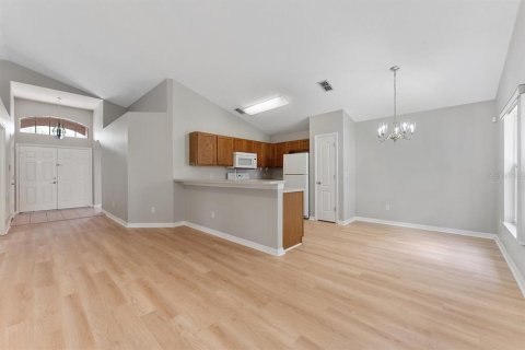 House in Orlando, Florida 3 bedrooms, 127.09 sq.m. № 1850004 - photo 3