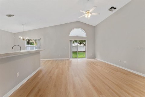 House in Orlando, Florida 3 bedrooms, 127.09 sq.m. № 1850004 - photo 2