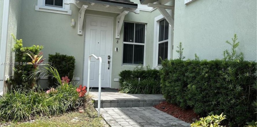 Adosado en Homestead, Florida 3 dormitorios, 126.81 m2 № 1875620