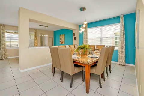 Casa en venta en Kissimmee, Florida, 9 dormitorios, 405.33 m2 № 1908526 - foto 14