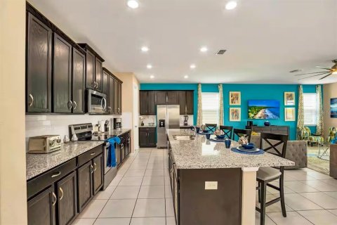 Casa en venta en Kissimmee, Florida, 9 dormitorios, 405.33 m2 № 1908526 - foto 9