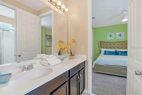 Casa en venta en Kissimmee, Florida, 9 dormitorios, 405.33 m2 № 1908526 - foto 24