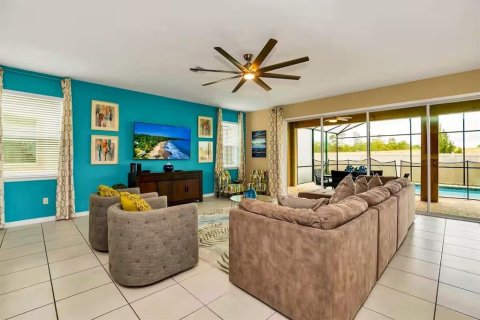 Casa en venta en Kissimmee, Florida, 9 dormitorios, 405.33 m2 № 1908526 - foto 4