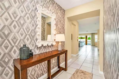 Casa en venta en Kissimmee, Florida, 9 dormitorios, 405.33 m2 № 1908526 - foto 2