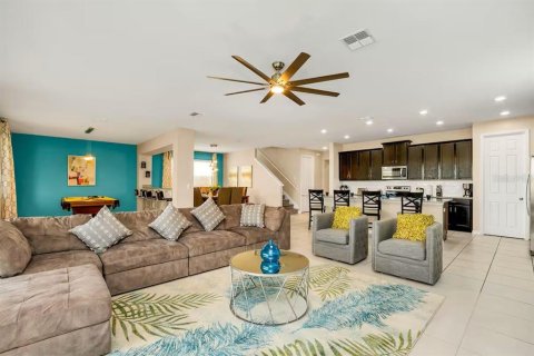 Casa en venta en Kissimmee, Florida, 9 dormitorios, 405.33 m2 № 1908526 - foto 3
