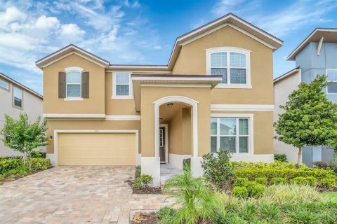 Casa en venta en Kissimmee, Florida, 9 dormitorios, 405.33 m2 № 1908526 - foto 1