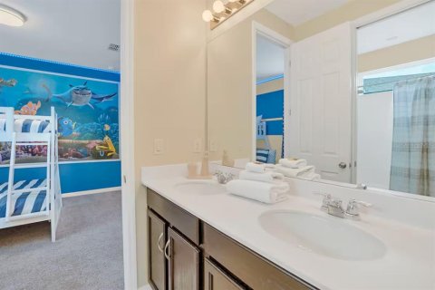 Casa en venta en Kissimmee, Florida, 9 dormitorios, 405.33 m2 № 1908526 - foto 25