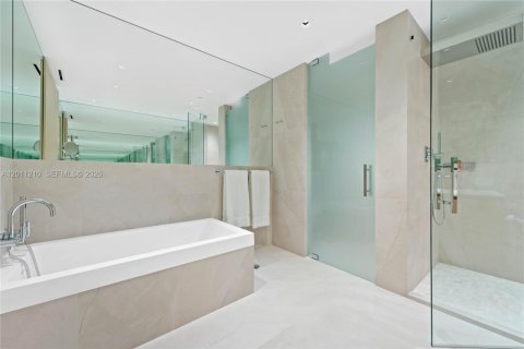 Condo in Miami Beach, Florida, 3 bedrooms  № 2075261 - photo 24