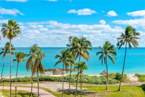 Condo in Miami Beach, Florida, 3 bedrooms  № 2075261 - photo 6