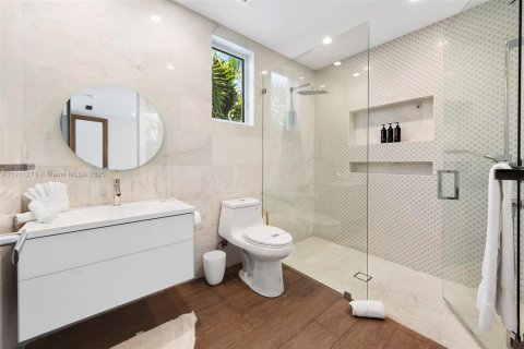 Villa ou maison à vendre à Fort Lauderdale, Floride: 7 chambres, 680.51 m2 № 2082267 - photo 15