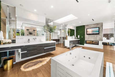 Villa ou maison à vendre à Fort Lauderdale, Floride: 7 chambres, 680.51 m2 № 2082267 - photo 19