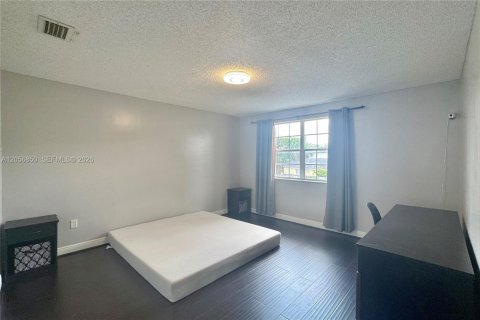 Townhouse in Miami, Florida 3 bedrooms, 129.32 sq.m. № 2248798 - photo 14