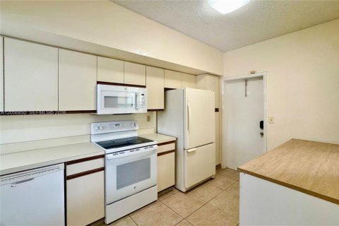 Townhouse in Miami, Florida 3 bedrooms, 129.32 sq.m. № 2248798 - photo 9