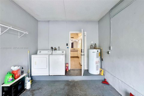 Townhouse in Miami, Florida 3 bedrooms, 129.32 sq.m. № 2248798 - photo 29
