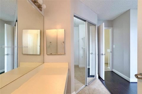 Townhouse in Miami, Florida 3 bedrooms, 129.32 sq.m. № 2248798 - photo 10