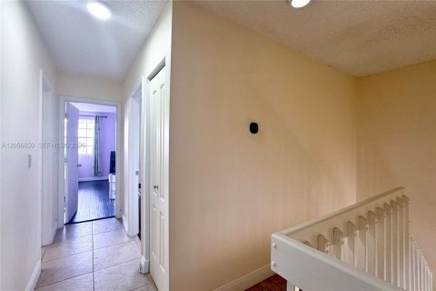 Townhouse in Miami, Florida 3 bedrooms, 129.32 sq.m. № 2248798 - photo 21