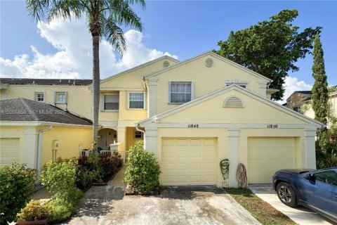 Townhouse in Miami, Florida 3 bedrooms, 129.32 sq.m. № 2248798