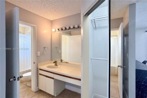 Townhouse in Miami, Florida 3 bedrooms, 129.32 sq.m. № 2248798 - photo 16