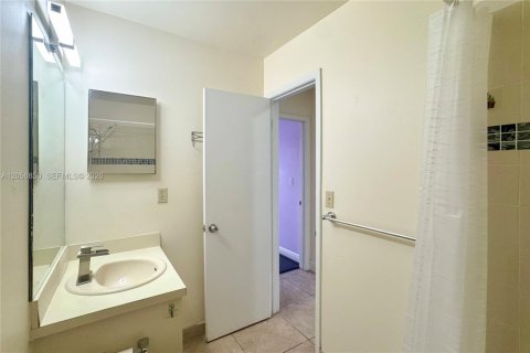Townhouse in Miami, Florida 3 bedrooms, 129.32 sq.m. № 2248798 - photo 11
