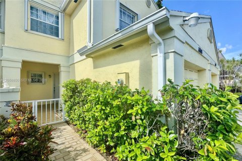 Townhouse in Miami, Florida 3 bedrooms, 129.32 sq.m. № 2248798 - photo 30