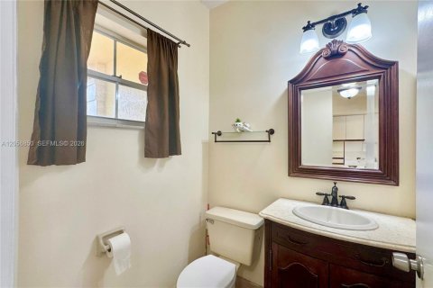 Townhouse in Miami, Florida 3 bedrooms, 129.32 sq.m. № 2248798 - photo 26