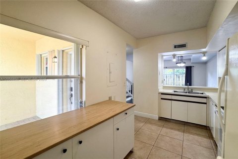 Townhouse in Miami, Florida 3 bedrooms, 129.32 sq.m. № 2248798 - photo 22