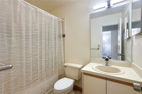 Townhouse in Miami, Florida 3 bedrooms, 129.32 sq.m. № 2248798 - photo 20