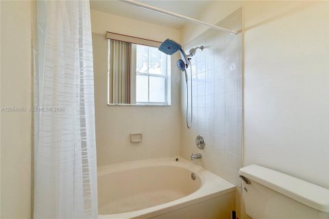 Townhouse in Miami, Florida 3 bedrooms, 129.32 sq.m. № 2248798 - photo 12