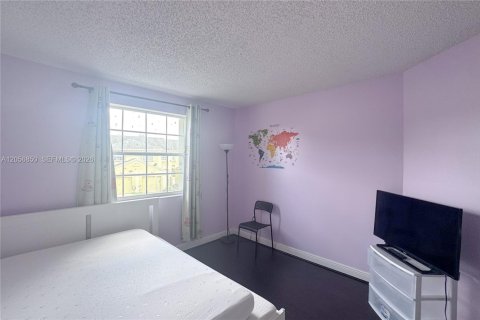 Townhouse in Miami, Florida 3 bedrooms, 129.32 sq.m. № 2248798 - photo 17