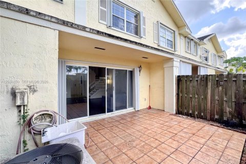 Townhouse in Miami, Florida 3 bedrooms, 129.32 sq.m. № 2248798 - photo 3