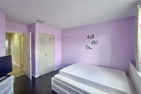 Townhouse in Miami, Florida 3 bedrooms, 129.32 sq.m. № 2248798 - photo 18