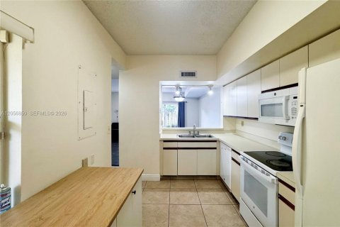 Townhouse in Miami, Florida 3 bedrooms, 129.32 sq.m. № 2248798 - photo 24