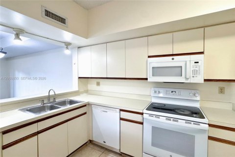 Townhouse in Miami, Florida 3 bedrooms, 129.32 sq.m. № 2248798 - photo 8