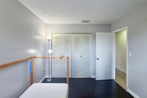 Townhouse in Miami, Florida 3 bedrooms, 129.32 sq.m. № 2248798 - photo 27