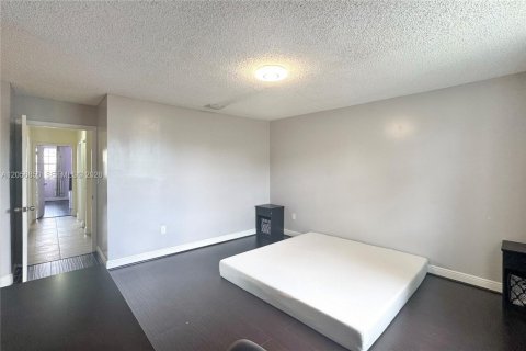 Townhouse in Miami, Florida 3 bedrooms, 129.32 sq.m. № 2248798 - photo 15