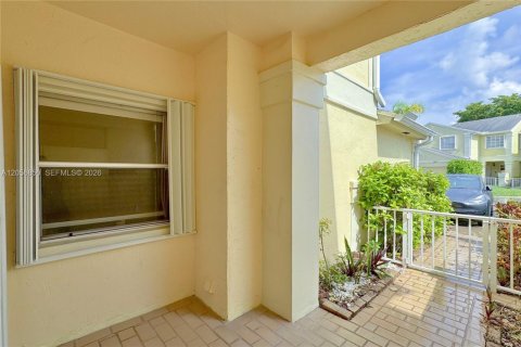 Townhouse in Miami, Florida 3 bedrooms, 129.32 sq.m. № 2248798 - photo 2